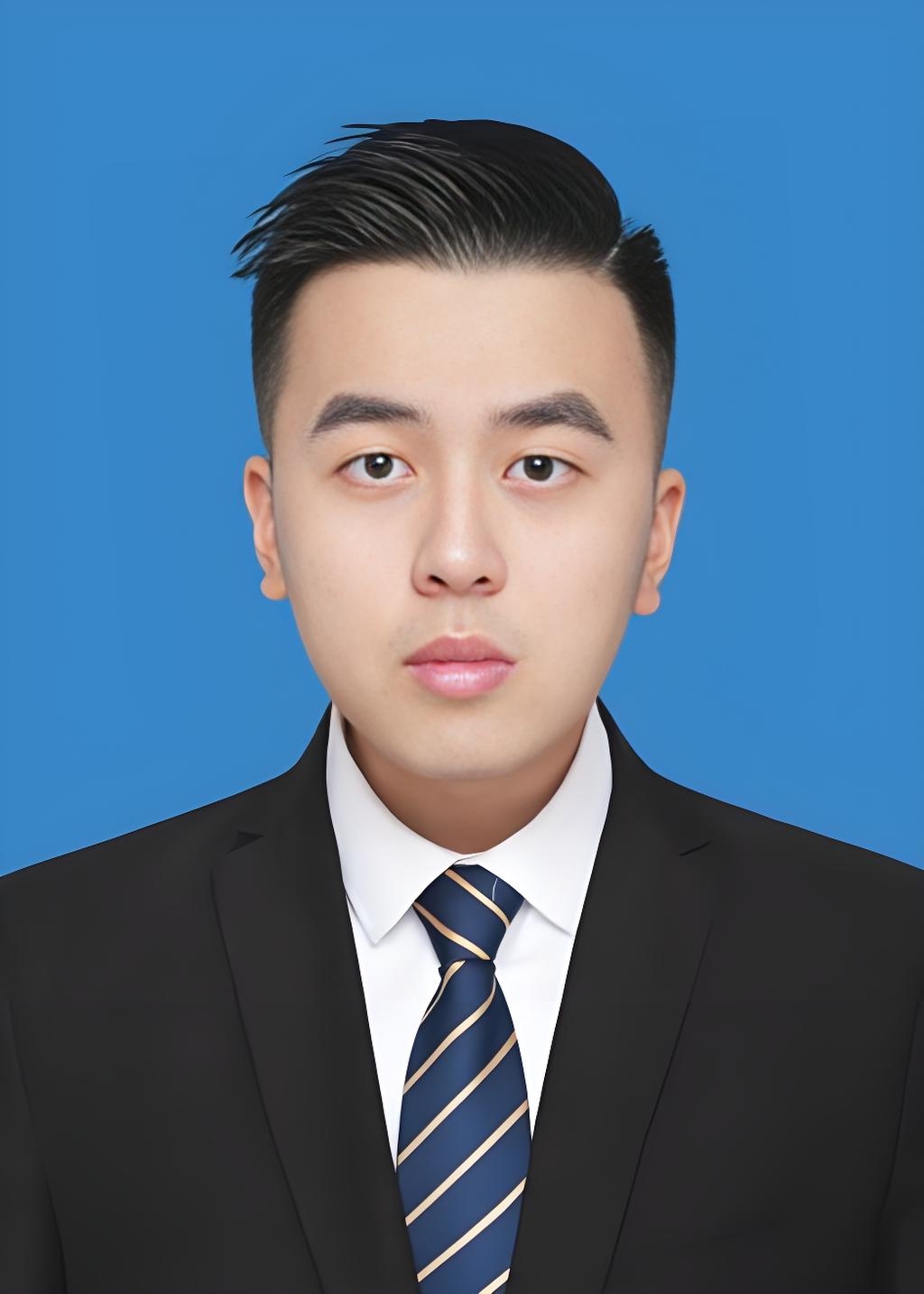 陈銮.jpg